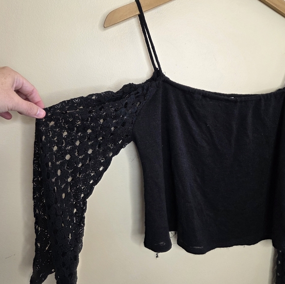 La Banga | Black Cold Shoulder Burnout Top Crochet Arms Whimsigoth Size Large - Picture 2 of 7